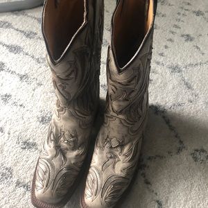 Square toe corral boots